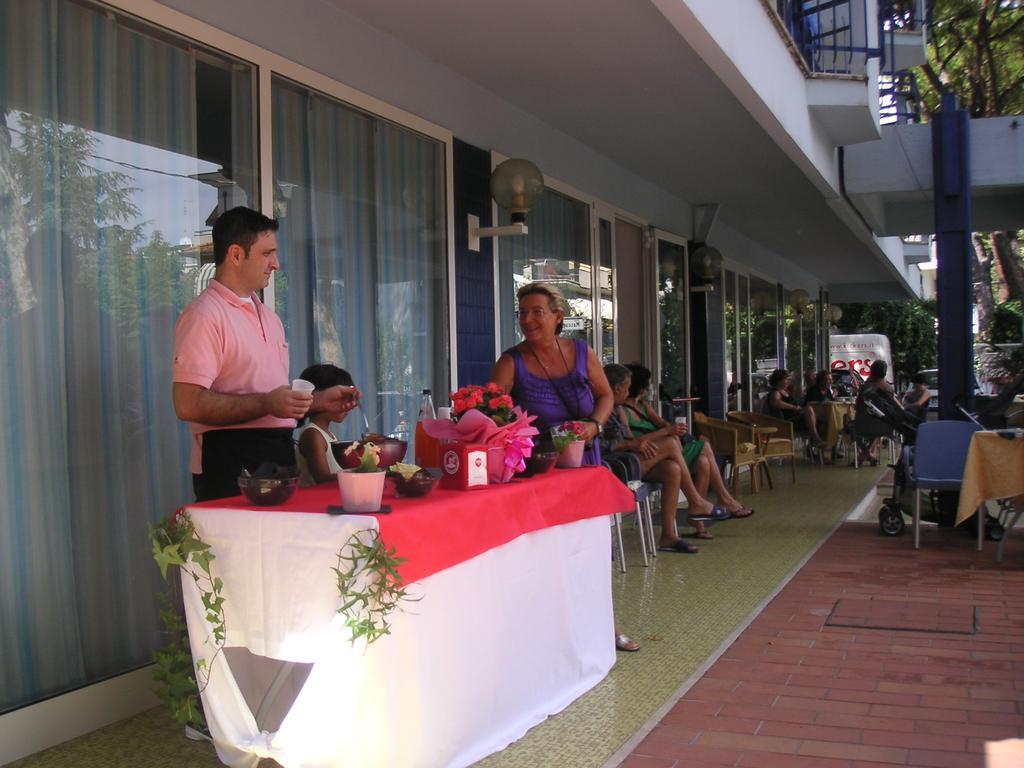 Hotel Canasta Riccione Exterior photo