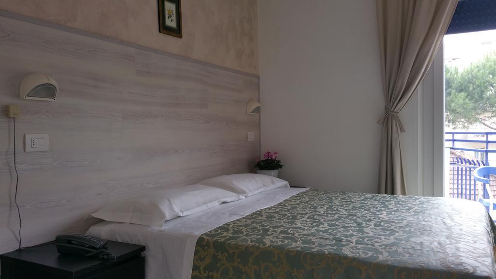 Hotel Canasta Riccione Exterior photo